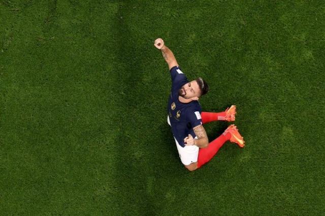 1669147854147076880.jpg FiMSzoJXwBIapQ3.jpg