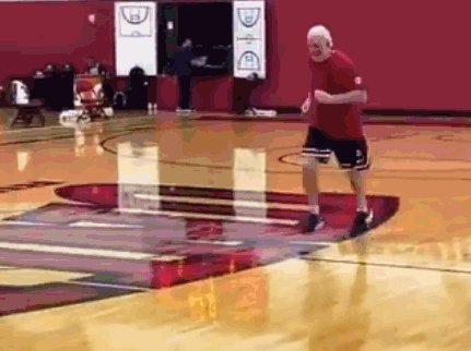 球速体育直播-72岁波波惨遭折返跑 美国男篮轻松备战尼日利亚